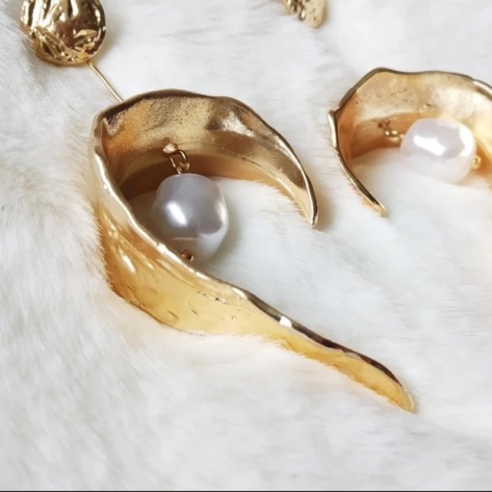 Zara Pearl Drop Leaf Pearl Gold Cocktail Trend Earrings